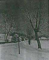 Landevej ved Frederiksværk. Sommer. En rødmalet pæl viser vej til Lynæs.